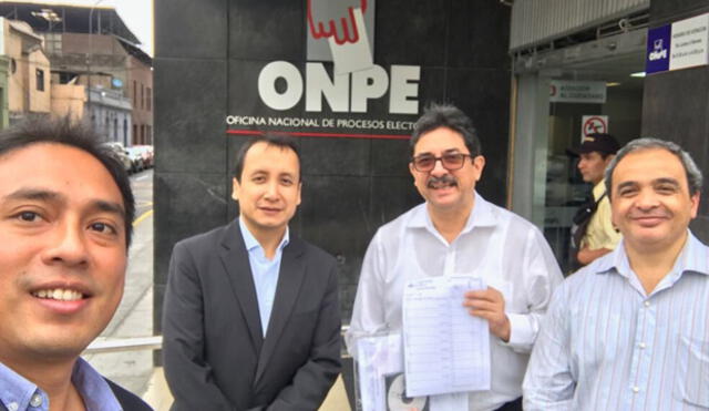 Enrique Cornejo empieza recolección de firmas para partido propio