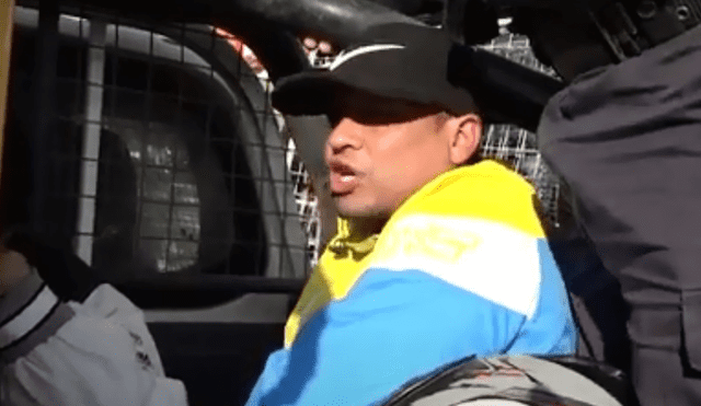 Detenidos fueron llevados a la Comisaría Ayacucho. Foto: captura video Cosmos Tv