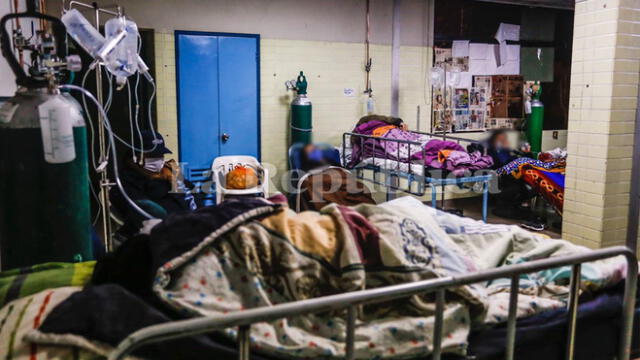 Pacientes graves llegan al Hospital COVID-19 de Arequipa.