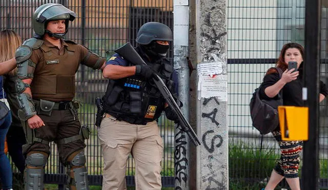 Carabineros de Chile vigilaron a los protestantes. Foto: EFE