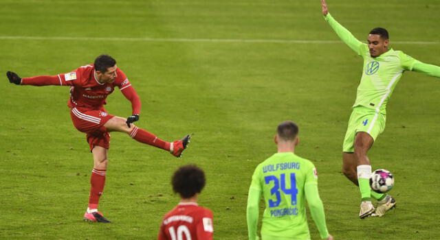 Bayern Munich se enfrenta al Bayern Leverkusen. Foto: EFE/LUKAS BARTH-TUTTAS / POOL.