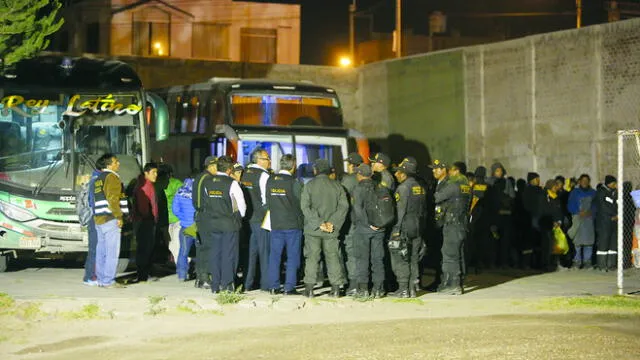 Policía detiene a 56 mineros informales y periodistas en Arequipa
