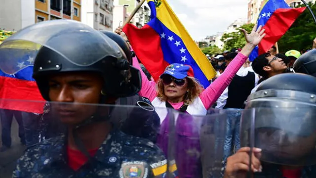Guaidó afirma que no descarta 'intervención militar' para derrocar a Maduro