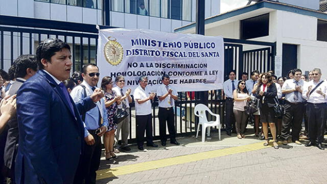 Fiscales de Chimbote exigen homologación de sueldos