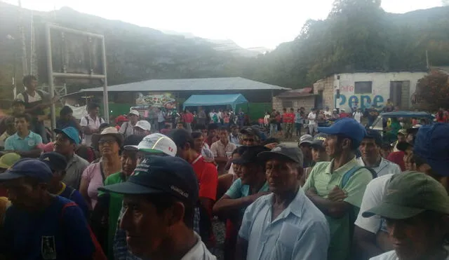 Chanchamayo: cafetaleros bloquean vía de acceso a la Selva central exigiendo la presencia de Martín Vizcarra