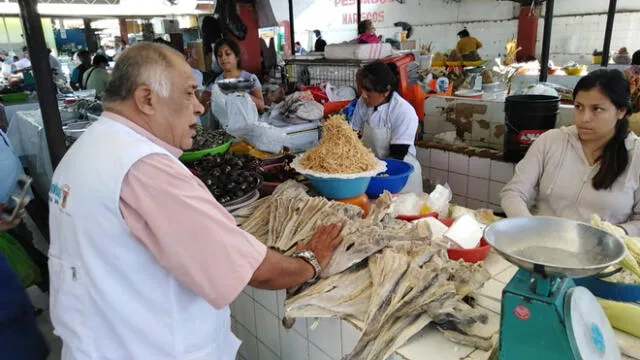 Semana Santa: inspeccionan puestos de venta de pescado  [VIDEO]