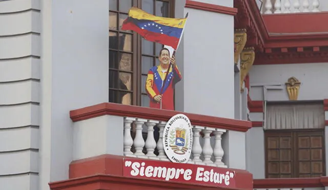 Embajada de Venezuela coloca perfil de Hugo Chávez tras insultos contra PPK