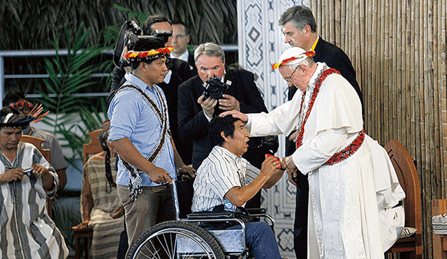 Líderes. En la bendición de Francisco, en Puerto Maldonado. Foto: Jorge Cerdán.