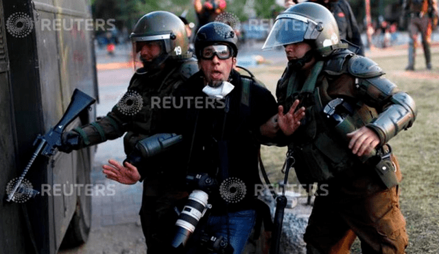 Chile: denuncian la detención ilegal de dos fotoperiodistas durante las protestas