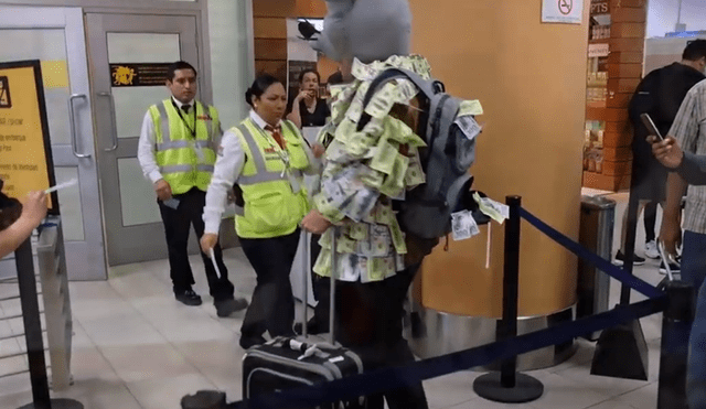 Video es viral en Facebook. Un joven sorprendió a todos en el aeropuerto Jorge Chávez, luego de que caminara por las instalaciones con su equipaje y disfrazado de rata. Foto: Captura.