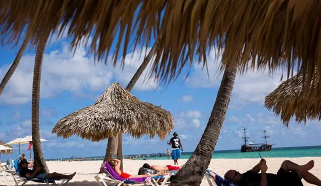 El plan presentado por el gobierno prevé un conjunto de medidas para garantizar la salud y seguridad de los turistas dominicanos y extranjeros. Foto: EFE