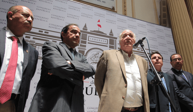 Acción Popular presentó proyecto para evitar posible elección de Vizcarra en el 2021