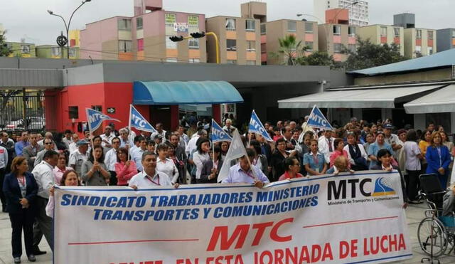 MTC: trabajadores protestan exigiendo renuncia de ministro Edmer Trujillo [VIDEO]