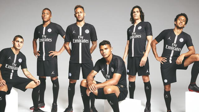 Paris Saint-Germain presentó su nueva camiseta para la Champions League
