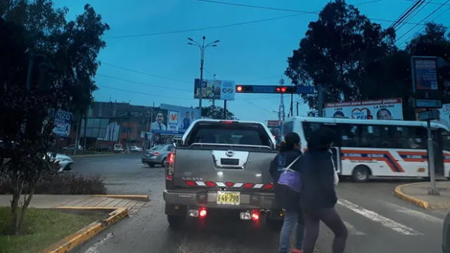 La Molina: vehículo invade el crucero peatonal 