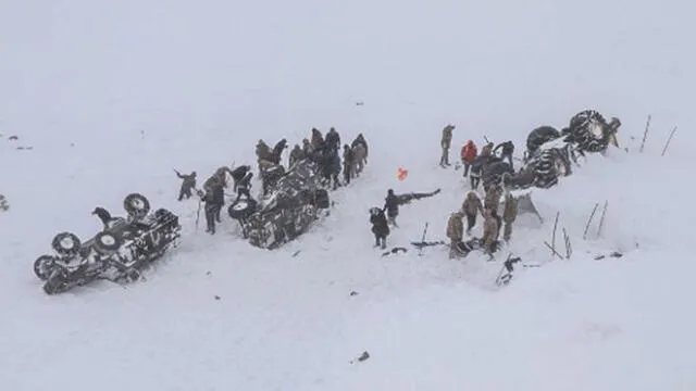 La segunda avalancha cayó sobre los socorristas que acudieron para rescatar a las víctimas del primer alud.