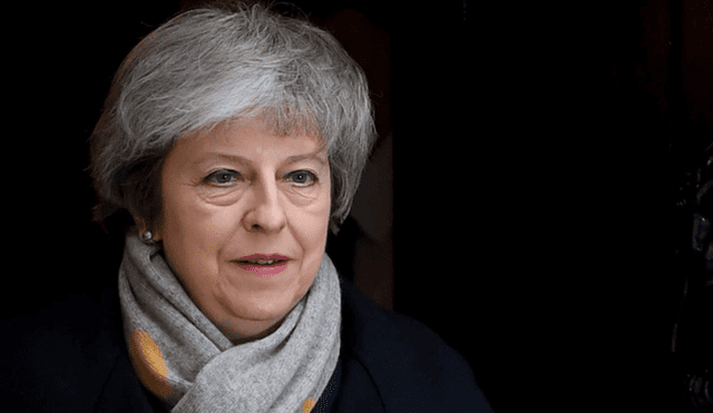 Theresa May se libra de la moción de censura y seguirá al mando de Reino Unido