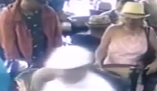 Barranco: pareja de ancianos roba a extranjeros en restaurante