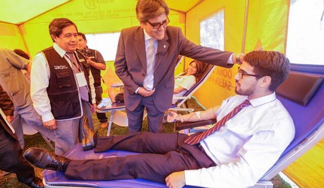   Ministro de Salud pide a peruanos donar sangre "como un acto de amor al prójimo"