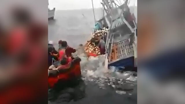 Pescadores se salvaron de morir luego que su embarcación naufragó [VIDEO]