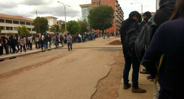 Cusco: Estudiantes de la Unsaac emprenden olímpica carrera por desayuno navideño [FOTOS y VIDEO]