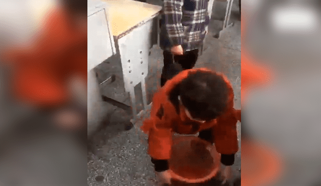 Facebook viral: niño enseña la forma correcta de colocar una bolsa de basura en los tachos [VIDEO]