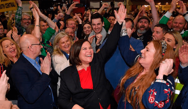 El partido de izquierda, Sinn Féin, logró acabar con el gobierno del bipartidismo, movimiento político tradicional que dominaba en Irlanda. Foto: Difusión.