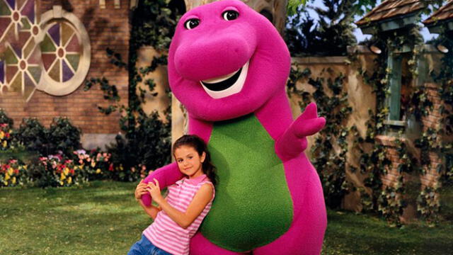 Pocos saben que la cantante y actriz se inició en la popular serie infantil del dinosaurio morado.