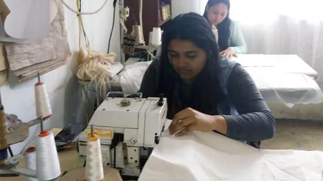 Venezolanas en Lima emprenden negocio de bolsas reciclables personalizadas