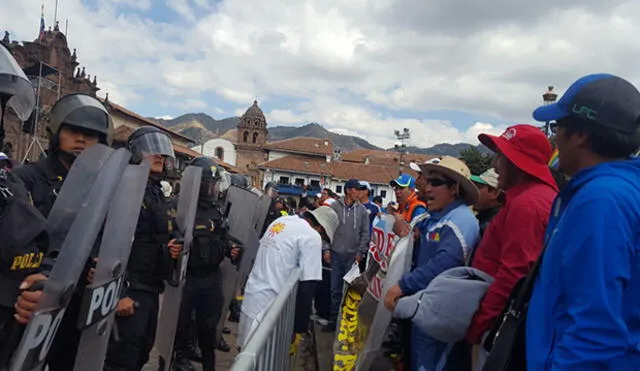 Docentes toman la Plaza Mayor del Cusco [VIDEO]