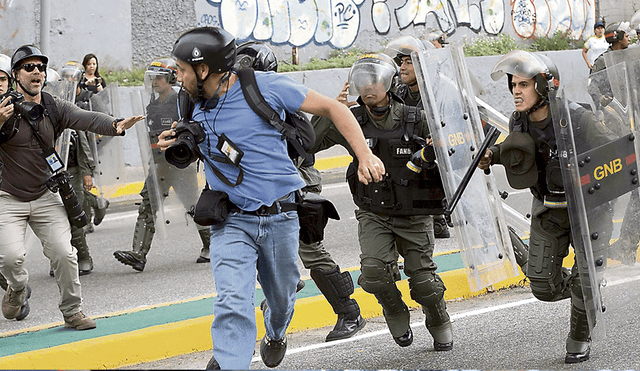 SIP: En Venezuela buscan destruir a medios y periodistas
