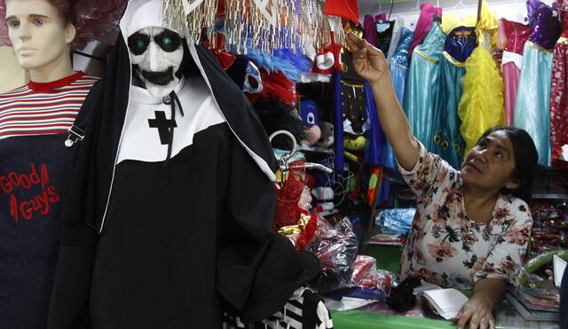 Por Halloween, tiendas de disfraces en el Mercado Central duplican sus ventas | Precios