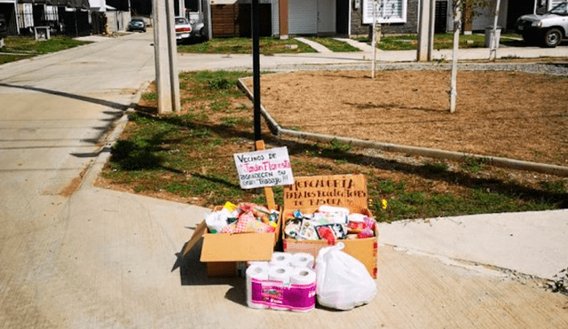 Vecinos de dejaron canastas con alimentos en las calles en agradecimiento a los recolectores de basura durante cuarentena. Foto: Libertad Digital