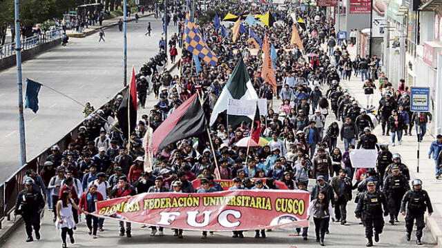 Anulación del indulto a Fujimori se pelea en las calles