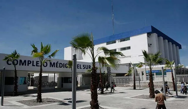 En toallas de papel, escriben las recetas médicas en Hospital de Puebla