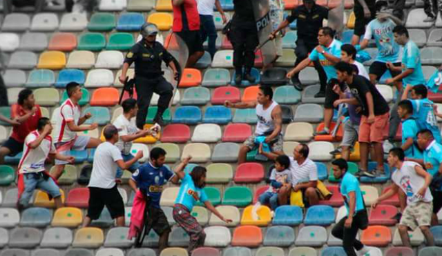 Universitario vs. Sporting Cristal: malos barristas se enfrentaron [VIDEO]