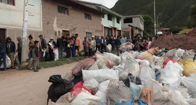 Acopian 14 toneladas de basura en la provincia de Urubamba en Cusco 