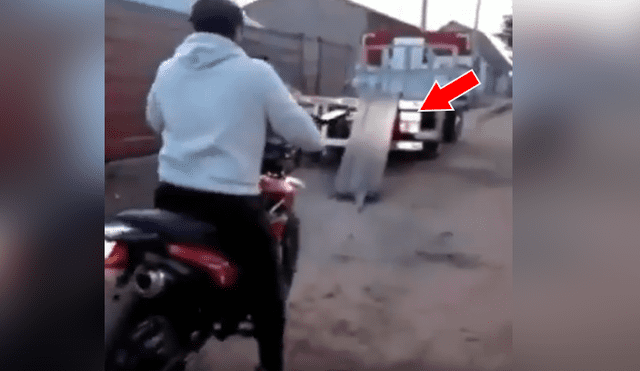 Facebook viral: chico en moto cruza peligrosa rampa, pero termina volando por los aires [VIDEO] 