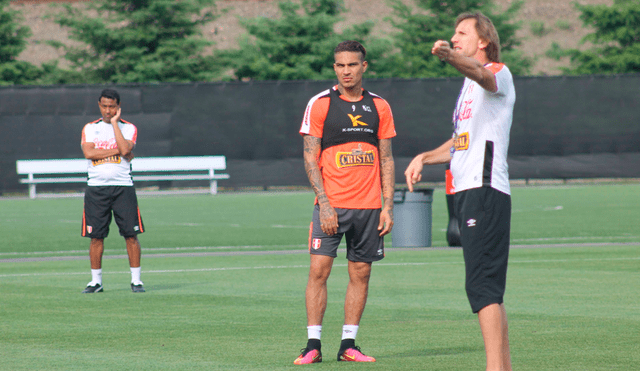 Selección peruana: Paolo Guerrero recibe elogios de Ricardo Gareca.