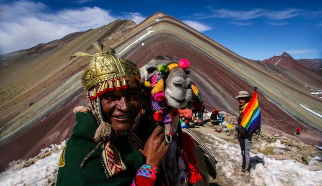 montaña. El cerro de siete colores atrae miles de visitas.