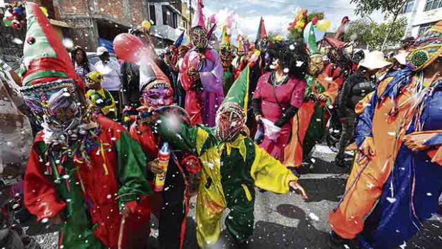 En Arequipa el carnaval loncco caymeño pasa de generación en generación