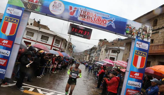 Huancaíno deslumbró en la media maratón internacional “Tierra del Mercurio” de Huancavelica 