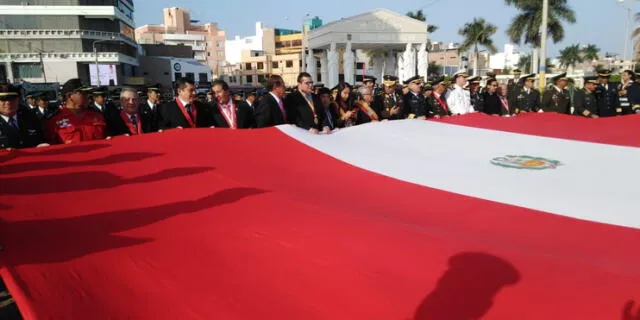 Autoridades de Lambayeque conmemoran el Día de la Bandera [FOTOS]