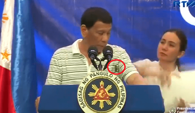 Rodrigo Duterte pasa incómodo momento durante discurso por culpa de una cucaracha [VIDEO]