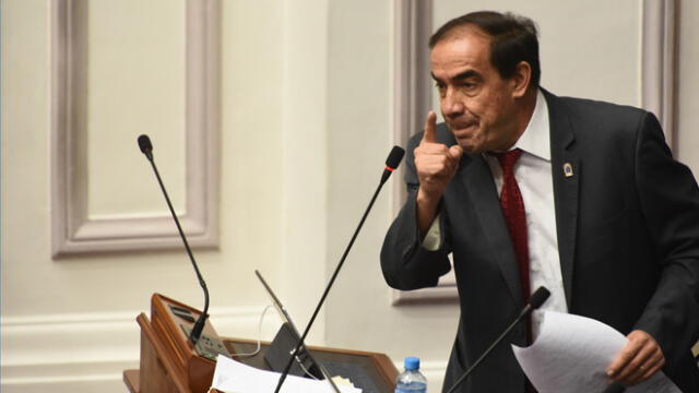 Yonhy Lescano viene promoviendo el adelanto de elecciones en la Comisión de Constitución del Congreso. Foto: La República.