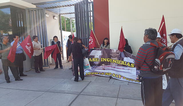 Obreros estatales de Arequipa anuncian huelga indefinida por falta de aumentos