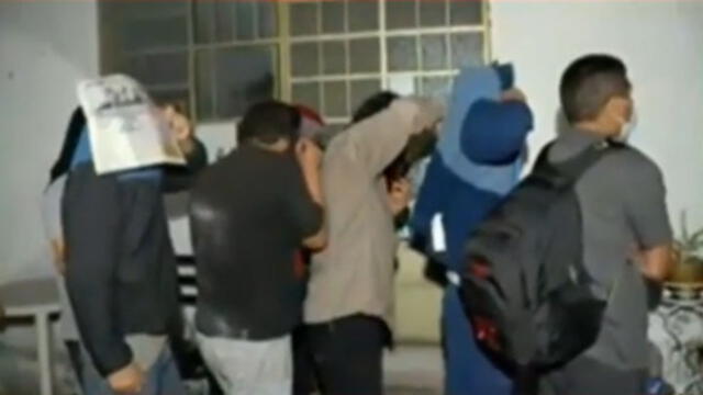Intervienen a 36 personas en local de pelea de gallos en SJL | Créditos: capturas / TV Perú