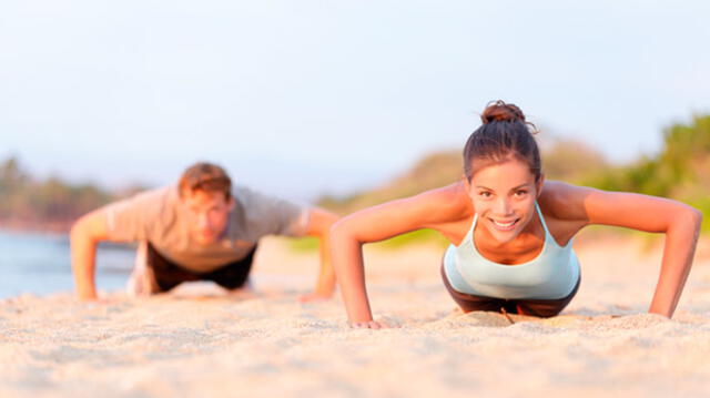 Siéntete bien haciendo estos ejercicios en la playa