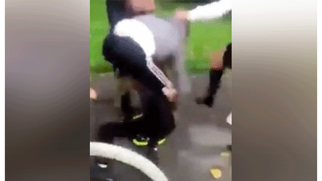Condenan video de colegiala que fue pateada en la cabeza por una “pandilla” de estudiantes
