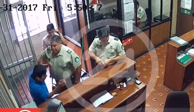 Chile: carabinero golpea a peruano al interior de comisaría [VIDEO]